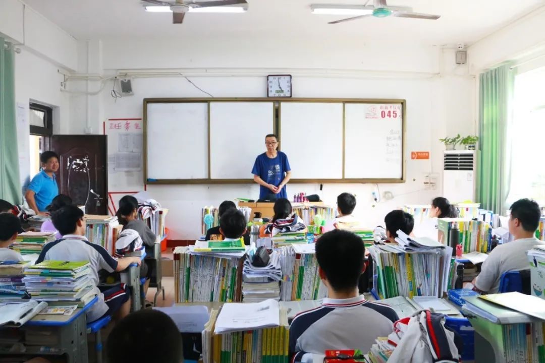 高端研讨互学互鉴 资源共享共促共赢——记海南中学海口黄冈金盘高级中学高考备考研讨会