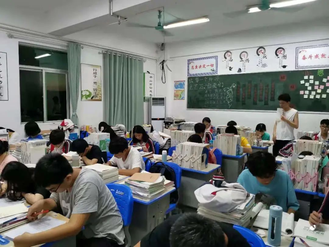 以评促教 教学相长 海口黄冈金盘高级中学开展学生民主评教调查活动 以评促教 教学相长 海口黄冈金盘高级中学开展学生民主评教调查活动