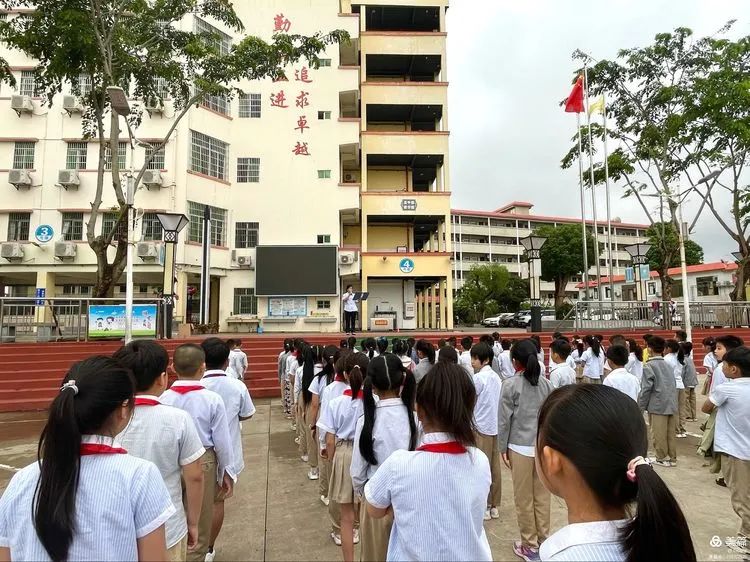 只争朝夕，不负韶华——海口黄冈金盘高级中学小学部月考表彰大会