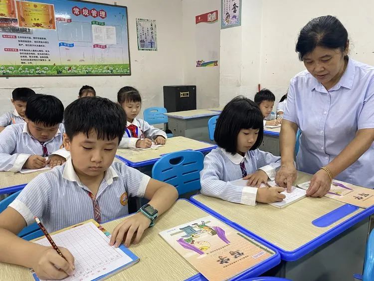 小学部教师节感恩||浓情九月，老师们教师节快乐！