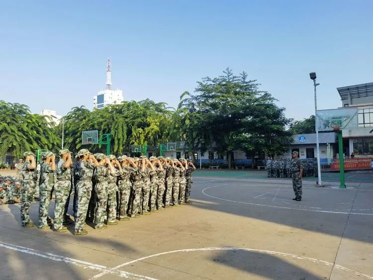 迷彩军训 青春无悔