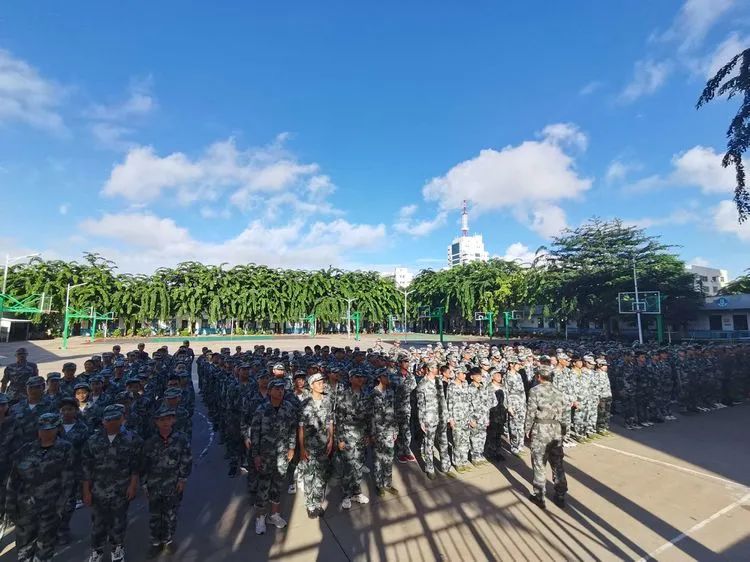 迷彩军训 青春无悔