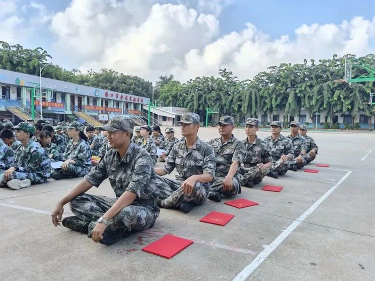 迷彩军训 青春无悔