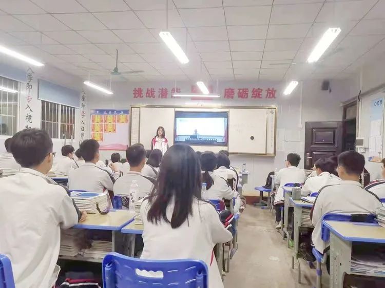 【学生动态】安全无小事 事关你我他——海口黄冈金盘高级中学安全教育主题班会